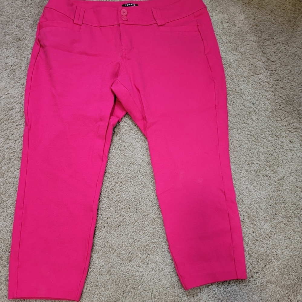 Torrid cropped trousers size 16 fuschia pink dress pants